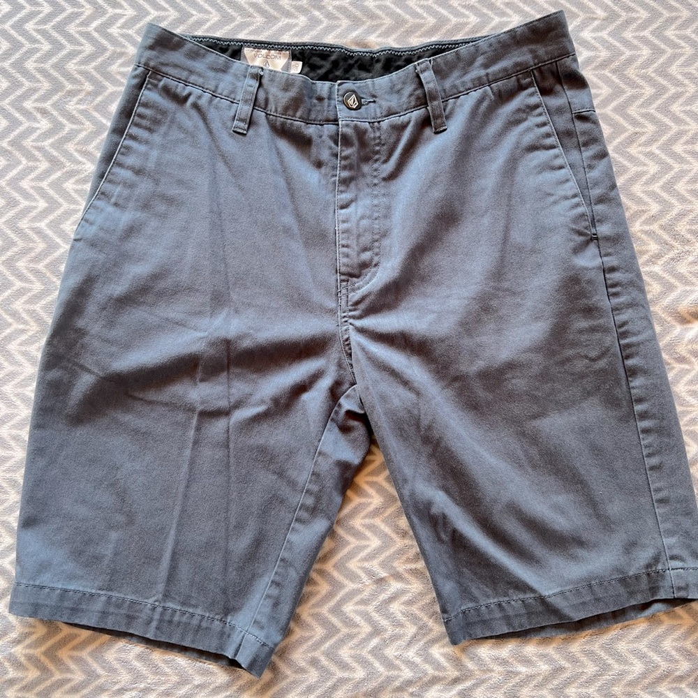Mens Volcom shorts size 30. Blue. Good condition.